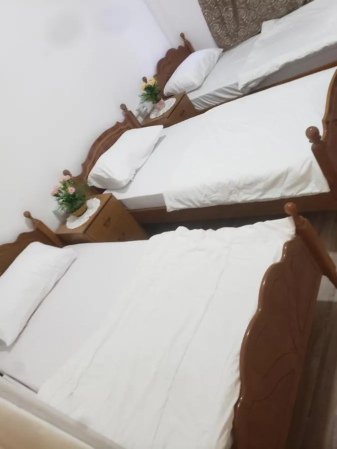 Hostel Oakland Tiran 0*,  Arnavutluk