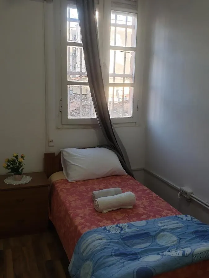 Hostel Oakland ティラナ